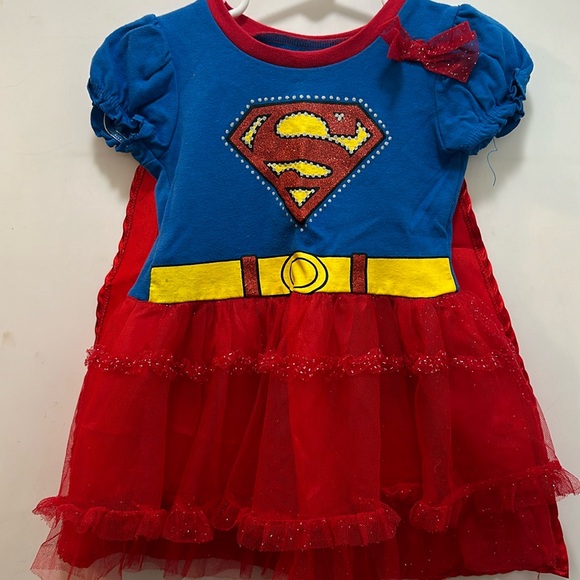 Supergirl 3t dress with detachable cape that velcros on and off - Picture 1 of 7